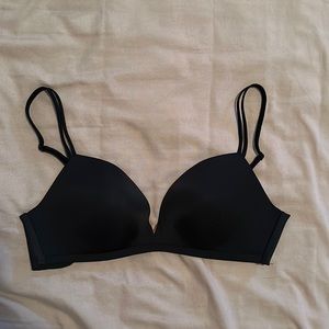 Victoria’s Secret wireless bra 34B
